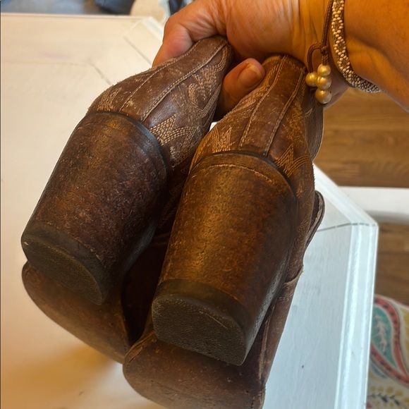 Ariat Dixon Brown Leather Western Booties - Picture 4 of 7